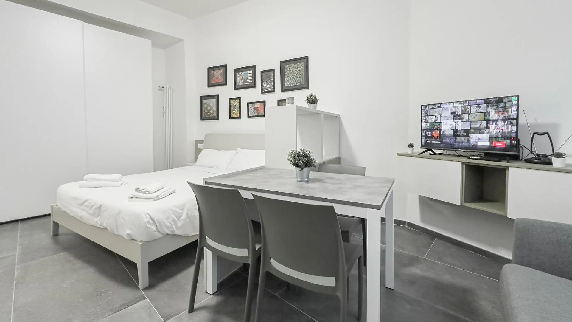 Apartment Realkasa Leopardi Studio Bologna Italy